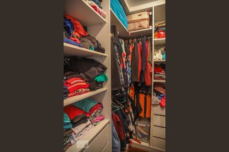 Casa à venda com 320m², 3 quartos e 6 vagasCloset