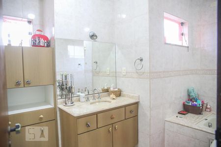 Casa à venda com 320m², 3 quartos e 6 vagasBanheiro da Suíte 2