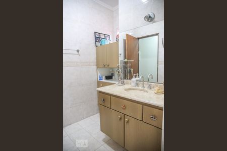 Casa à venda com 320m², 3 quartos e 6 vagasBanheiro da Suíte 2