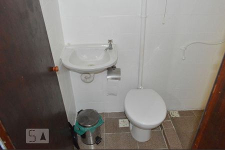 Banheiro de kitnet/studio para alugar com 1 quarto, 20m² em Icaraí, Niterói