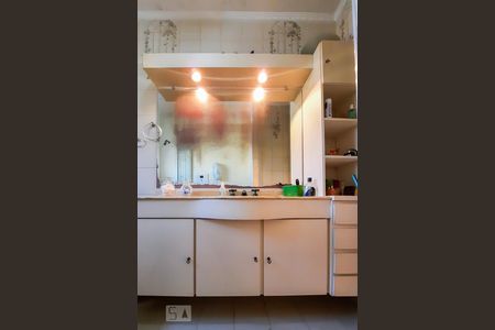 Casa para alugar com 250m², 4 quartos e 2 vagas Casa para alugar com 250m², 4 quartos e 2 vagasBanheiro da Suíte