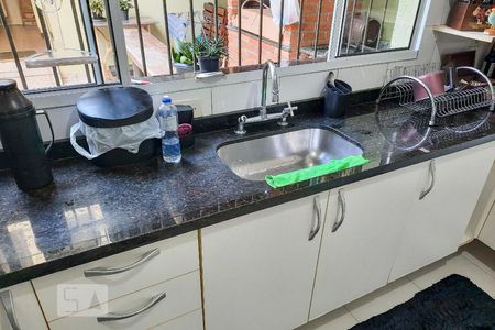 Casa para alugar com 250m², 4 quartos e 2 vagas Casa para alugar com 250m², 4 quartos e 2 vagasCozinha