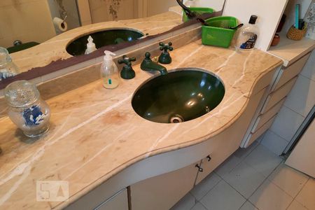 Casa para alugar com 250m², 4 quartos e 2 vagas Casa para alugar com 250m², 4 quartos e 2 vagasBanheiro da Suíte