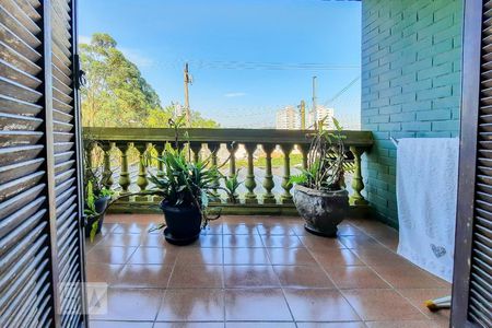 Casa para alugar com 250m², 4 quartos e 2 vagas Casa para alugar com 250m², 4 quartos e 2 vagasVaranda da Suíte