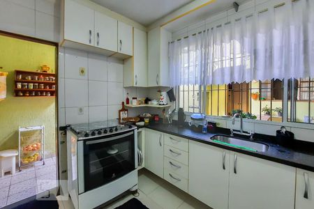 Casa para alugar com 250m², 4 quartos e 2 vagas Casa para alugar com 250m², 4 quartos e 2 vagasCozinha