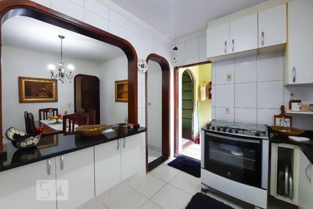 Casa para alugar com 250m², 4 quartos e 2 vagas Casa para alugar com 250m², 4 quartos e 2 vagasCozinha