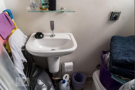 Apartamento à venda com 100m², 2 quartos e 2 vagas Apartamento à venda com 100m², 2 quartos e 2 vagasBanheiro de serviço