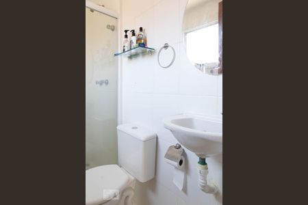 Casa de condomínio para alugar com 83m², 3 quartos e 2 vagas Casa de condomínio para alugar com 83m², 3 quartos e 2 vagasBanheiro da suíte