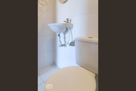 Casa de condomínio para alugar com 83m², 3 quartos e 2 vagas Casa de condomínio para alugar com 83m², 3 quartos e 2 vagasBanheiro social