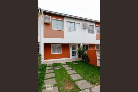 Casa de condomínio para alugar com 83m², 3 quartos e 2 vagas Casa de condomínio para alugar com 83m², 3 quartos e 2 vagasFachada