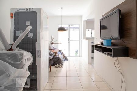 Casa de condomínio para alugar com 83m², 3 quartos e 2 vagas Casa de condomínio para alugar com 83m², 3 quartos e 2 vagasSala