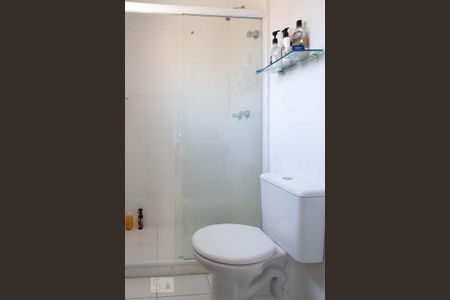 Casa de condomínio para alugar com 83m², 3 quartos e 2 vagas Casa de condomínio para alugar com 83m², 3 quartos e 2 vagasBanheiro da suíte