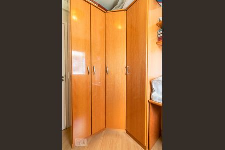 Apartamento à venda com 70m², 3 quartos e 2 vagasQuarto 3 - Armários
