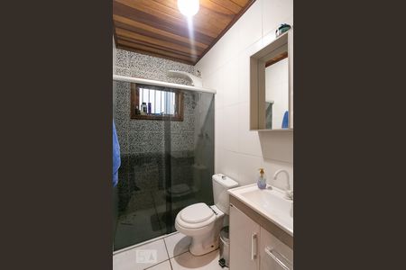 Banheiro de casa à venda com 2 quartos, 127m² em Teresópolis, Porto Alegre
