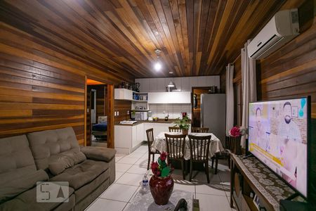 Sala/Cozinha de casa à venda com 2 quartos, 127m² em Teresópolis, Porto Alegre