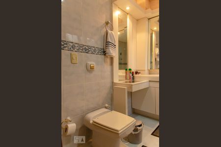 Apartamento à venda com 201m², 3 quartos e 2 vagasBanheiro da Suíte 1