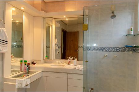 Apartamento à venda com 201m², 3 quartos e 2 vagasBanheiro da Suíte 1