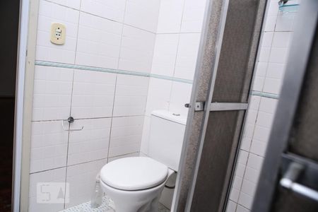 Banheiro de apartamento à venda com 1 quarto, 49m² em Teresópolis, Porto Alegre