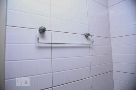 Banheiro de apartamento à venda com 1 quarto, 49m² em Teresópolis, Porto Alegre