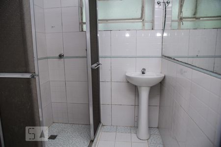 Banheiro de apartamento para alugar com 1 quarto, 49m² em Teresópolis, Porto Alegre