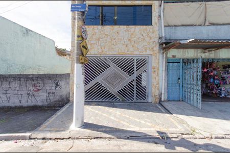 Casa para alugar com 200m², 3 quartos e 1 vaga Casa para alugar com 200m², 3 quartos e 1 vagaFachada