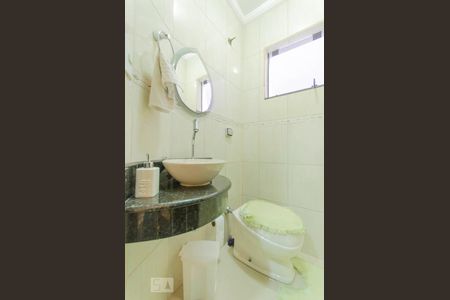 Banheiro de casa para alugar com 3 quartos, 200m² em Vila Nova Curuçá, São Paulo