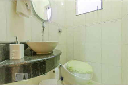 Banheiro de casa para alugar com 3 quartos, 200m² em Vila Nova Curuçá, São Paulo