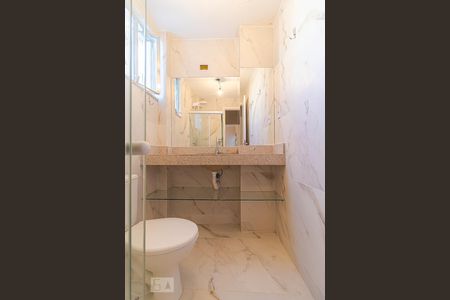 Apartamento à venda com 40m², 2 quartos e sem vaga Apartamento à venda com 40m², 2 quartos e sem vagaBanheiro