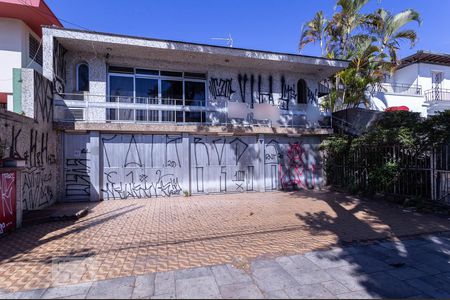 Casa para alugar com 520m², 4 quartos e 3 vagas Casa para alugar com 520m², 4 quartos e 3 vagasFachada