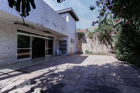Casa para alugar com 520m², 4 quartos e 3 vagas Casa para alugar com 520m², 4 quartos e 3 vagasQuintal
