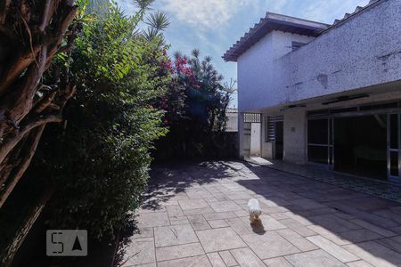 Casa para alugar com 520m², 4 quartos e 3 vagas Casa para alugar com 520m², 4 quartos e 3 vagasQuintal