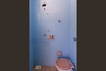 Casa para alugar com 520m², 4 quartos e 3 vagas Casa para alugar com 520m², 4 quartos e 3 vagasBanheiro de Serviço