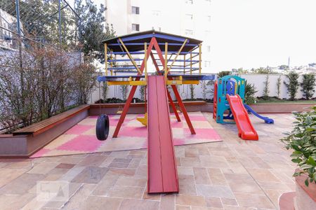 Apartamento para alugar com 131m², 3 quartos e 2 vagas Apartamento para alugar com 131m², 3 quartos e 2 vagasPlayground
