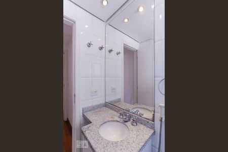 Apartamento para alugar com 131m², 3 quartos e 2 vagas Apartamento para alugar com 131m², 3 quartos e 2 vagasBanheiro Suíte 3