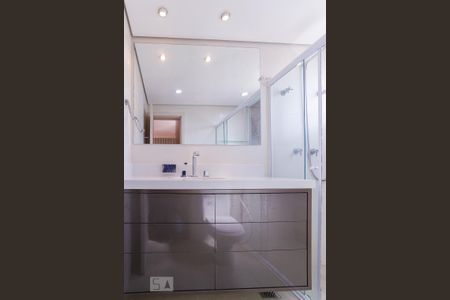 Apartamento para alugar com 131m², 3 quartos e 2 vagas Apartamento para alugar com 131m², 3 quartos e 2 vagasBanheiro Suíte 1