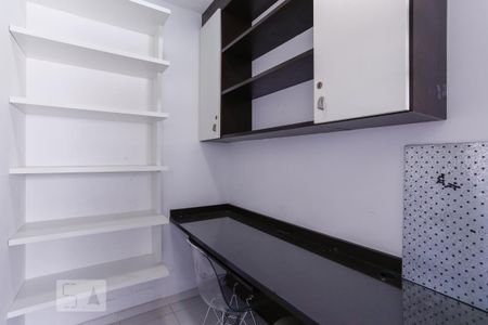 Quarto de Serviço de apartamento para alugar com 3 quartos, 131m² em Vila Ipojuca, São Paulo