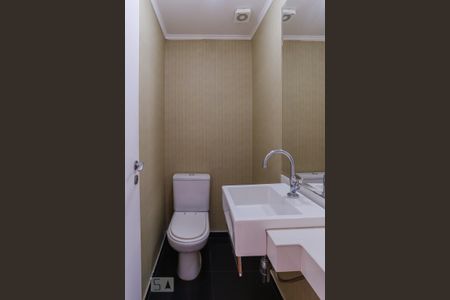 Lavabo de apartamento para alugar com 3 quartos, 131m² em Vila Ipojuca, São Paulo