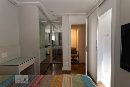 Apartamento à venda com 240m², 3 quartos e 4 vagas Apartamento à venda com 240m², 3 quartos e 4 vagasSuíte 1