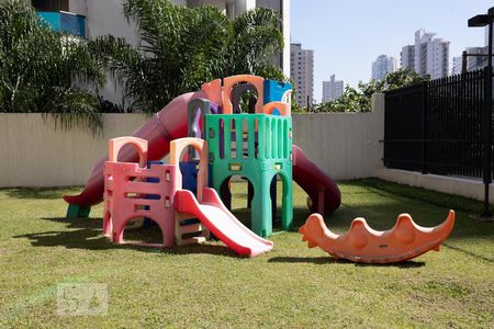 Apartamento à venda com 240m², 3 quartos e 4 vagas Apartamento à venda com 240m², 3 quartos e 4 vagasPlayground