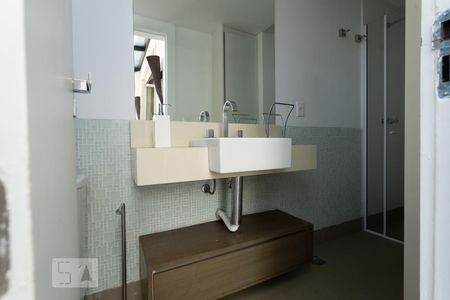 Apartamento à venda com 240m², 3 quartos e 4 vagas Apartamento à venda com 240m², 3 quartos e 4 vagasBanheiro