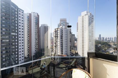 Apartamento à venda com 240m², 3 quartos e 4 vagas Apartamento à venda com 240m², 3 quartos e 4 vagasVaranda da Suíte 2