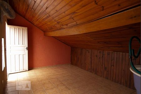 Casa à venda com 240m², 5 quartos e 2 vagas Casa à venda com 240m², 5 quartos e 2 vagasSótão