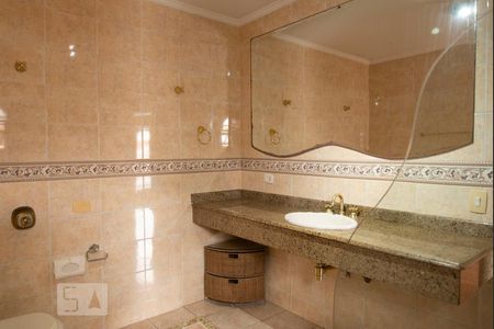 Casa à venda com 240m², 5 quartos e 2 vagas Casa à venda com 240m², 5 quartos e 2 vagasBanheiro da Suíte 1