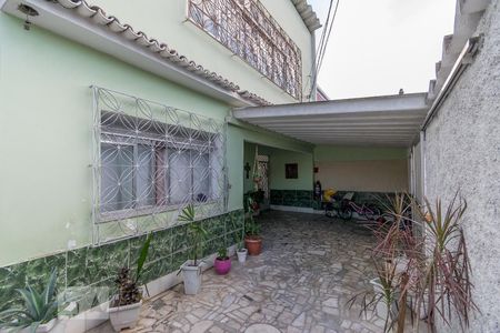 Casa para alugar com 180m², 6 quartos e 2 vagas Casa para alugar com 180m², 6 quartos e 2 vagasVaranda e garagem