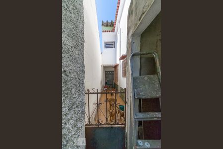 Casa para alugar com 180m², 6 quartos e 2 vagas Casa para alugar com 180m², 6 quartos e 2 vagasCorredor lateral