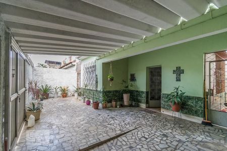 Casa para alugar com 180m², 6 quartos e 2 vagas Casa para alugar com 180m², 6 quartos e 2 vagasVaranda e garagem