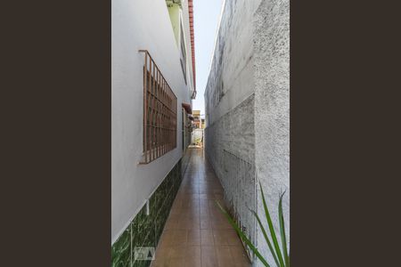 Casa para alugar com 180m², 6 quartos e 2 vagas Casa para alugar com 180m², 6 quartos e 2 vagasCorredor lateral