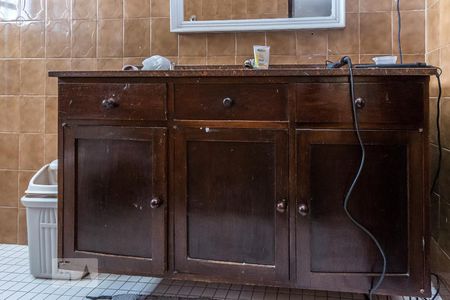 Casa para alugar com 180m², 6 quartos e 2 vagas Casa para alugar com 180m², 6 quartos e 2 vagasBanheiro da Suíte - Armário