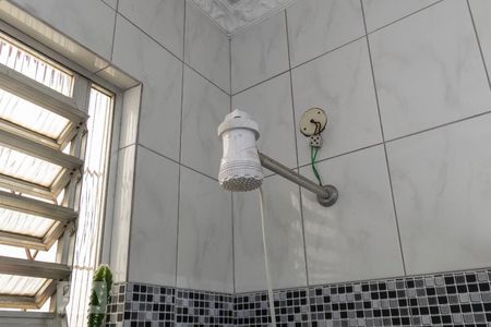 Casa para alugar com 180m², 6 quartos e 2 vagas Casa para alugar com 180m², 6 quartos e 2 vagasBanheiro Social - Chuveiro elétrico