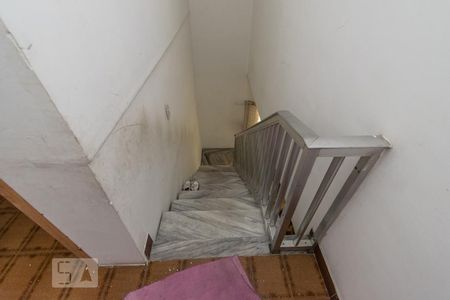 Casa para alugar com 180m², 6 quartos e 2 vagas Casa para alugar com 180m², 6 quartos e 2 vagasHall do 2º andar - Escada